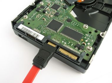 SATA cable connect